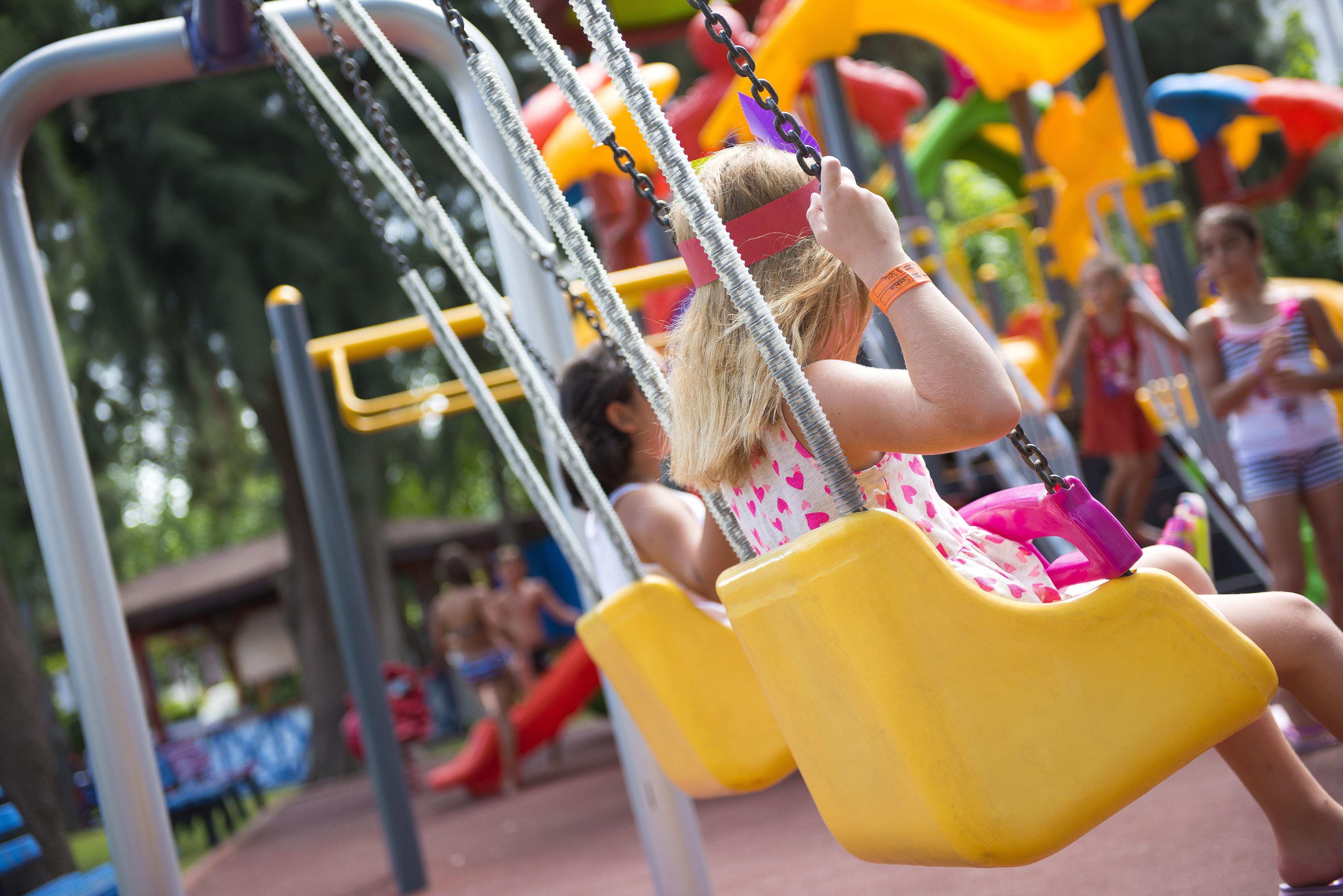 Sentido Kamelya Fulya Hotel & Aqua Colakli Exterior foto Children on a swing