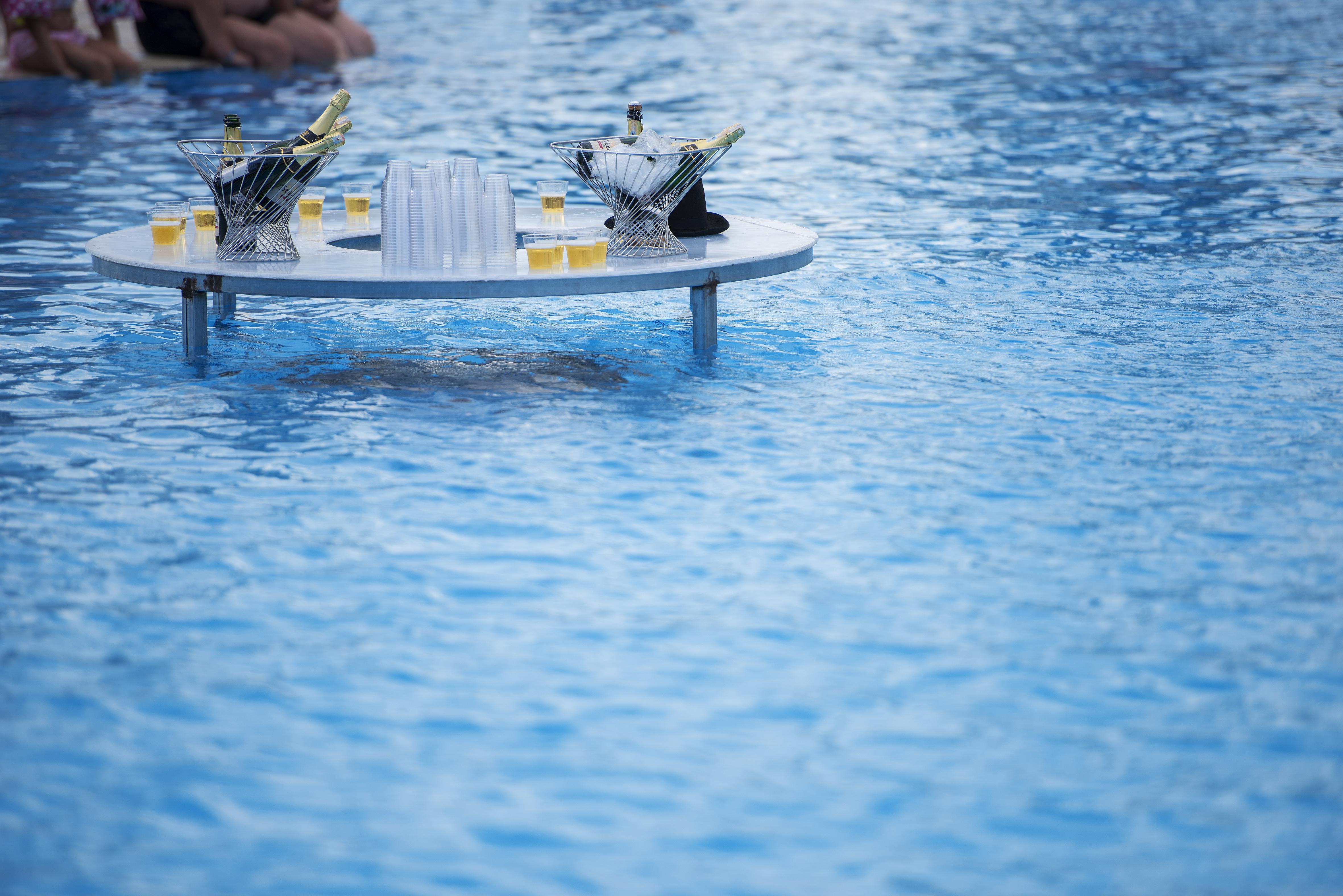 Sentido Kamelya Fulya Hotel & Aqua Colakli Exterior foto A floating pool table